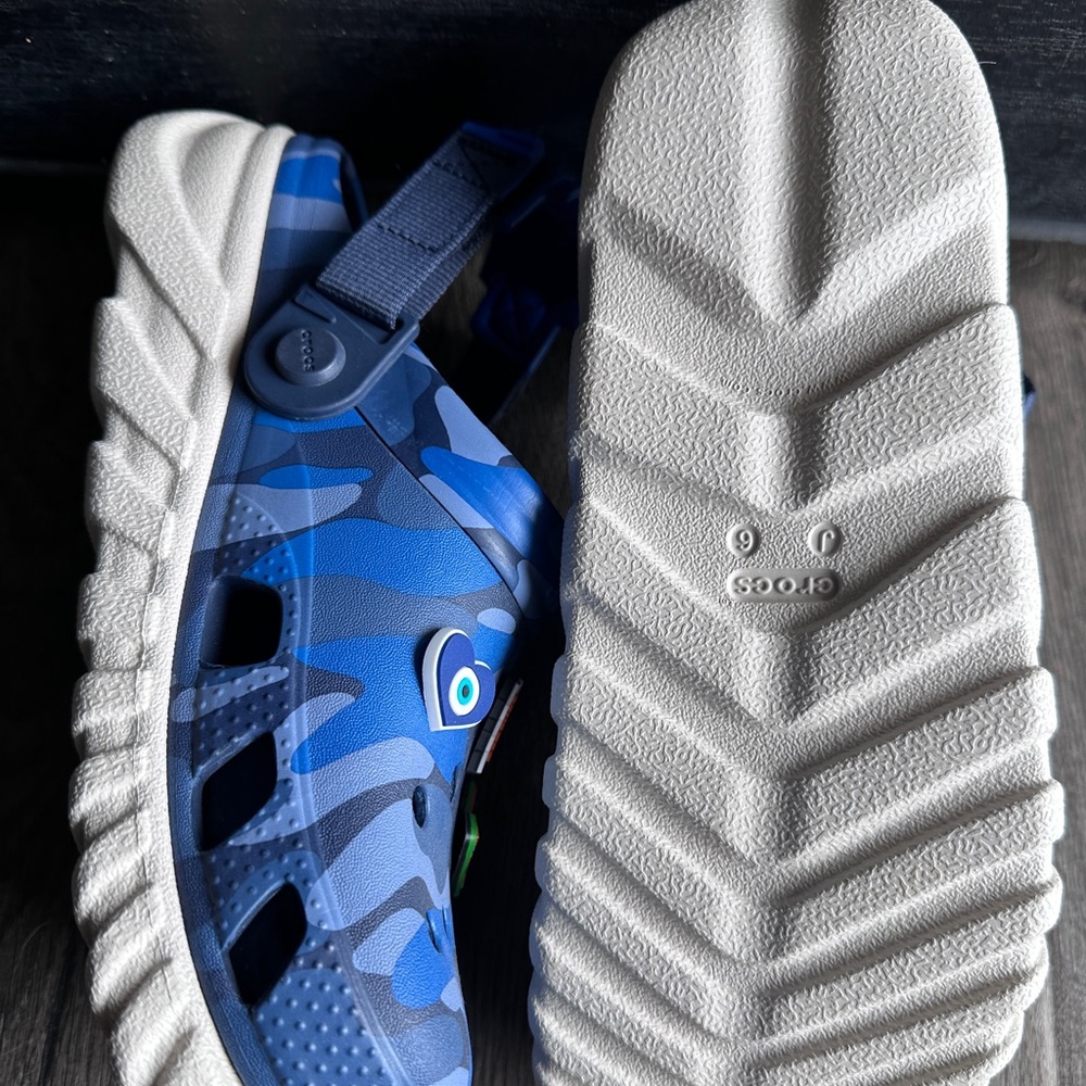 Crocs Kids Blue Camo Clogs - Picture 5 of 5